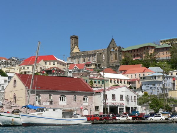 11- Toits neufs et cathedrale en ruine 